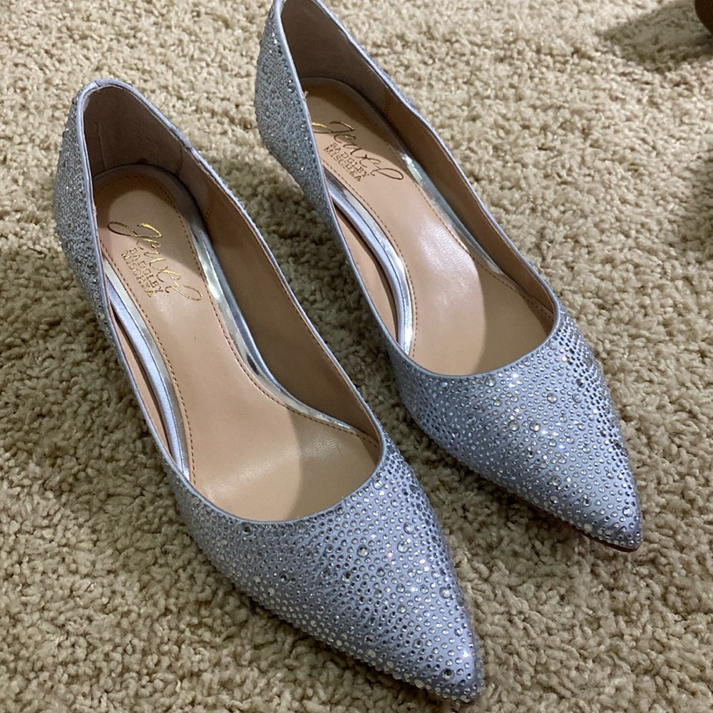 Jewel by Badgley Mischka brand NEW silver rhinestone pumps heels size 6